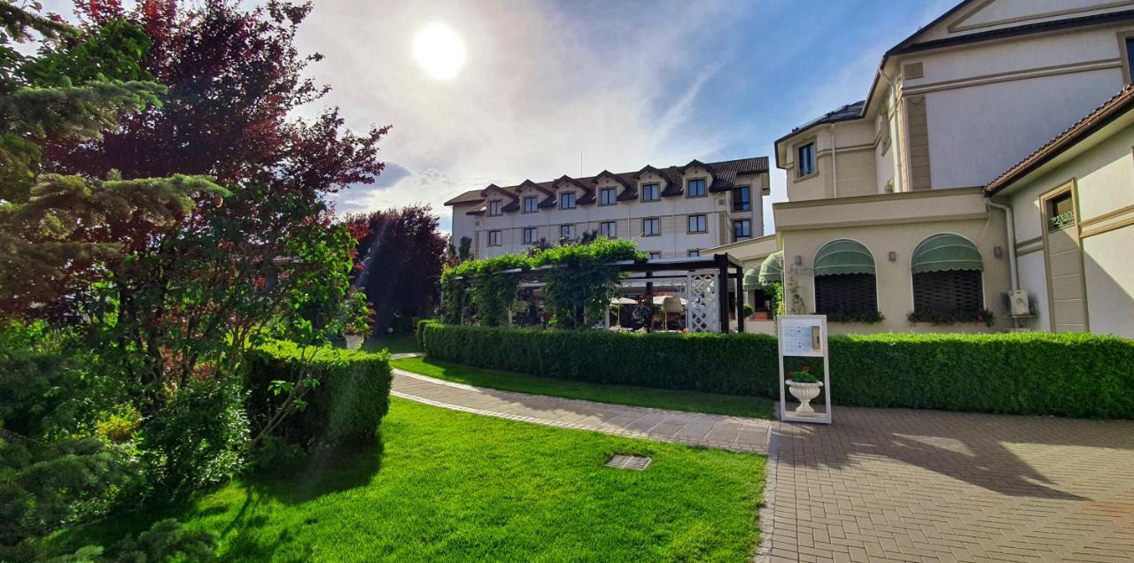 Hotel Sonnenhof Suceava Ngoại thất bức ảnh