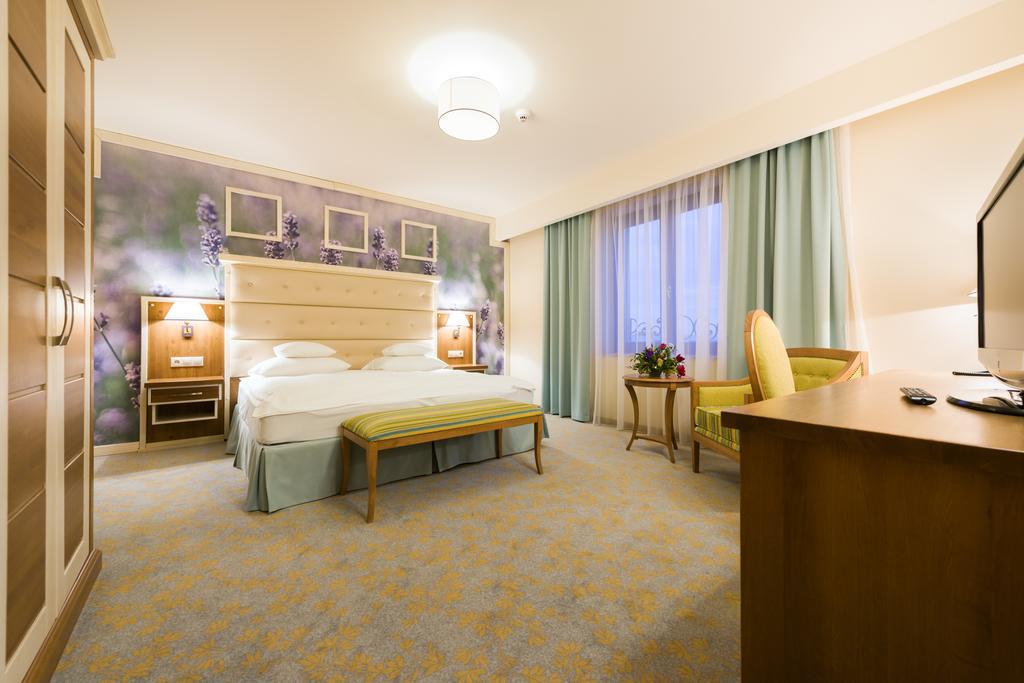 Hotel Sonnenhof Suceava Ngoại thất bức ảnh