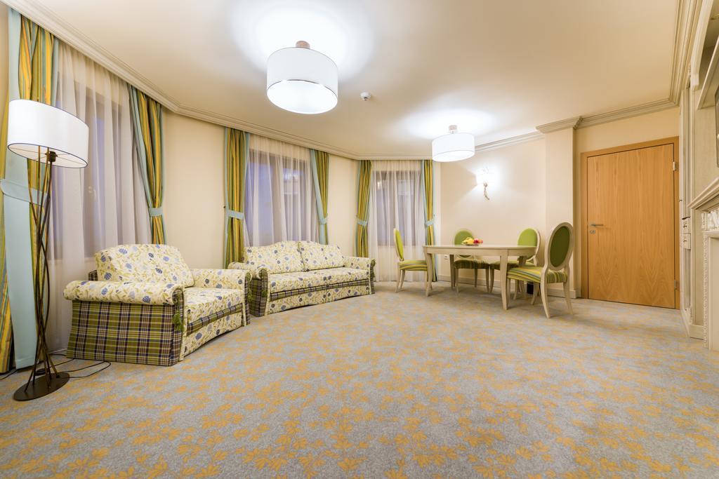 Hotel Sonnenhof Suceava Ngoại thất bức ảnh